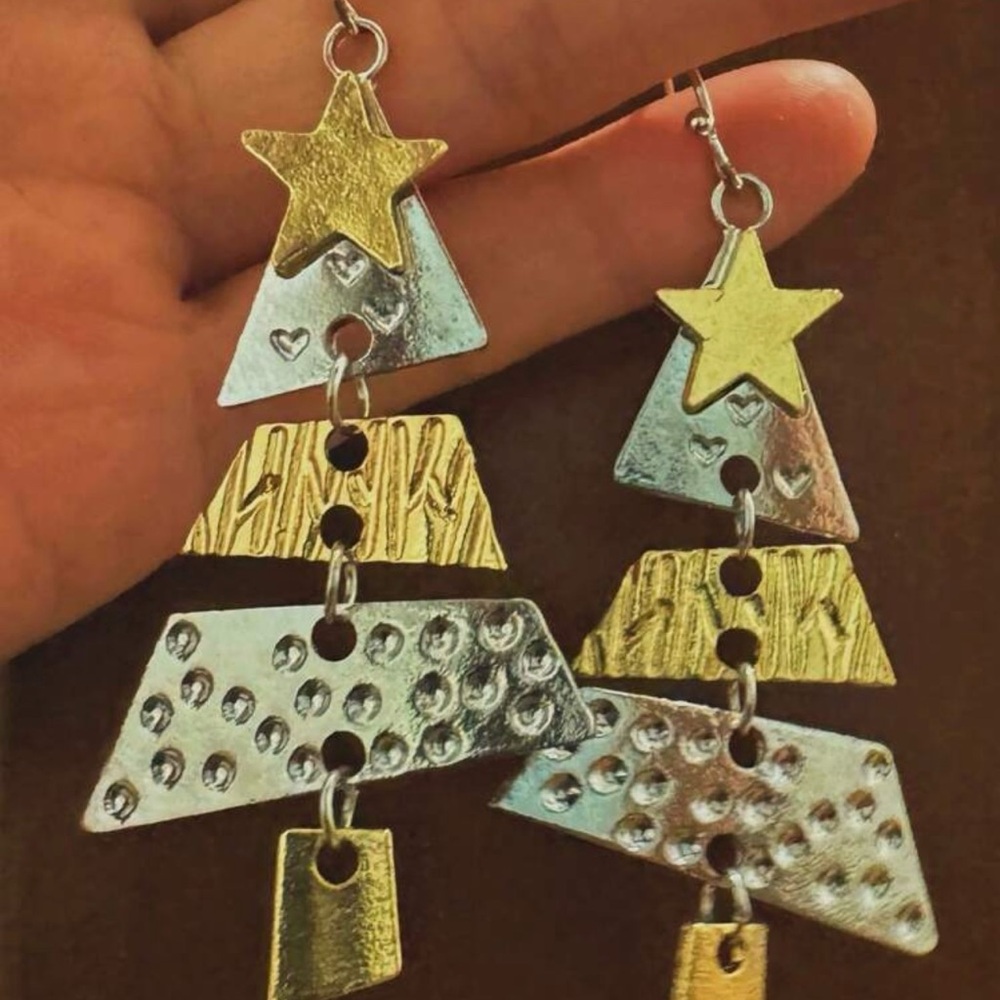 Brand New Christmas Tree Dangle Earrings